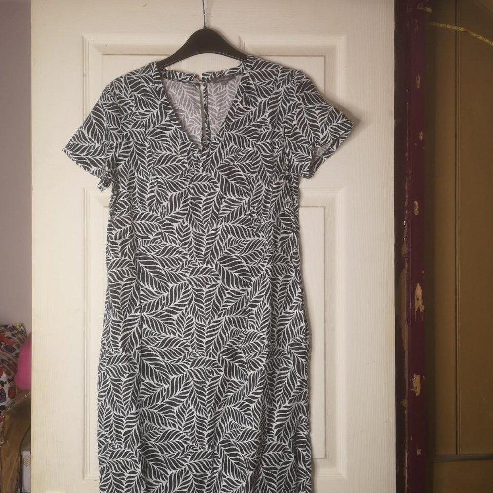 Jaeger Womens Black and White Dress